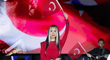 Hande Ünsal'dan Cumhuriyet'e kırmızı imza