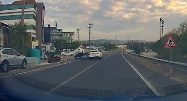 Hastane önünde korkutan çarpışma: Kazaya ilk müdahale hastane personelinden