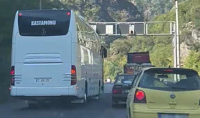 Hatalı sollama yapan otobüs faciaya neden oluyordu