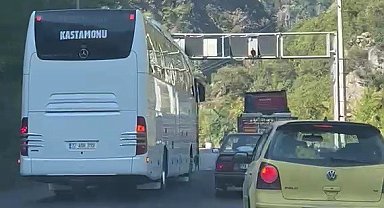 Hatalı sollama yapan otobüs faciaya neden oluyordu
