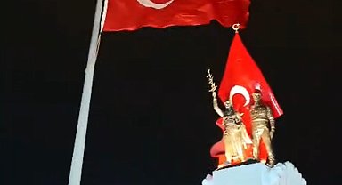 Hatay'da bayraklar fırtına nedeniyle geçici olarak indirildi