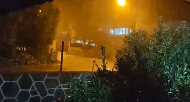 Hatay'da ceviz büyüklüğünde dolu yağdı, bazı araçlar hasar gördü