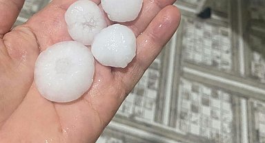 Hatay'da ceviz büyüklüğündeki dolu çevreyi beyaza bürüdü