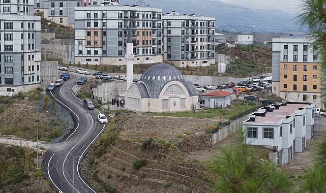 Hatay'da depremin ardından inşa edilen 136'ncı cami ibadete açıldı