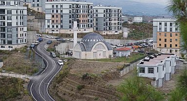 Hatay'da depremin ardından inşa edilen 136'ncı cami ibadete açıldı