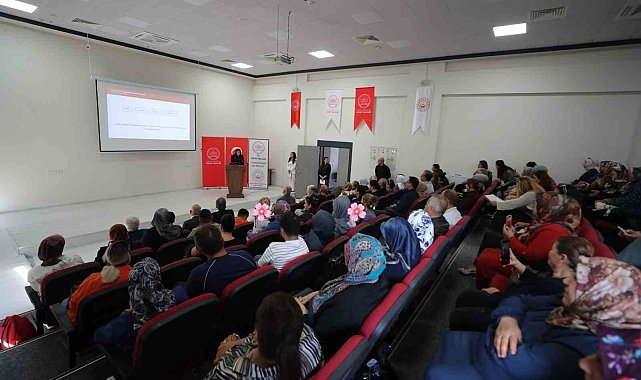Hatay'da koruyucu ailelere çocuklarla iletişim eğitimi verildi