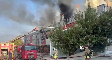 Hatay'da mobilya fabrikası alevlere teslim oldu
