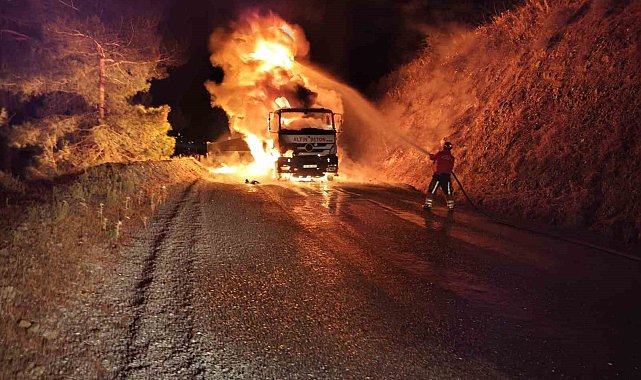 Havran'da kamyon alev alev yandı, orman ve maden ekipleri seferber oldu