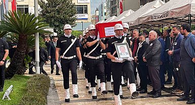Hayatını kaybeden Muratpaşa Kaymakamı Kara gözyaşlarıyla uğurlandı