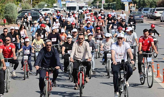 Hekimler, bisiklet turunda pedal çevirdi