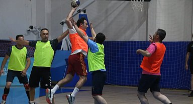 Hentbol ve basketbolda gösteri maçı