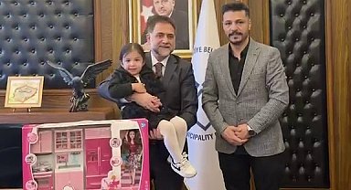 Her akşam yollarını gözlüyordu: Temizlik işçilerinin minik hayranı belediye başkanının misafiri oldu