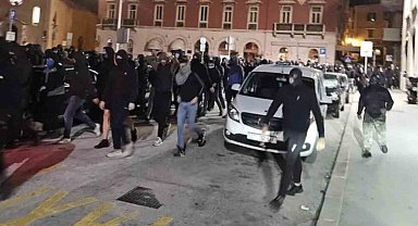 Hırvatistan'da Hırvat ve Hollandalı taraftar birbirine girdi: 57 gözaltı