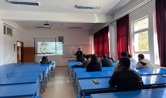 Hisarcık MYO'da yeni öğrencilere üniversite hayatı anlatıldı