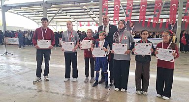 Hisarcık'ta Cumhuriyet Bayramı yarışmalarında dereceye giren öğrenciler ödüllendirildi