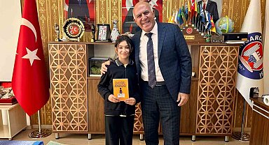 Hisarcık'ta kitap okuyan öğrenciye Başkan Demirtaş'tan destek