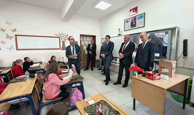 Hisarcık'ta minik öğrencilerin mektupları mutluluğa dönüştü