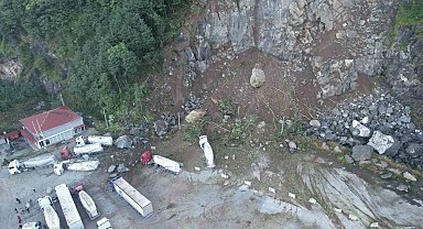Hopa'da heyelanın yaşandığı tır parkı havadan görüntülendi