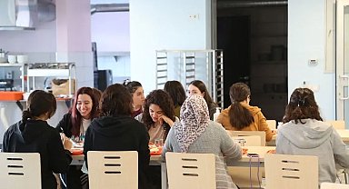 İBB öğrencilerin yanında