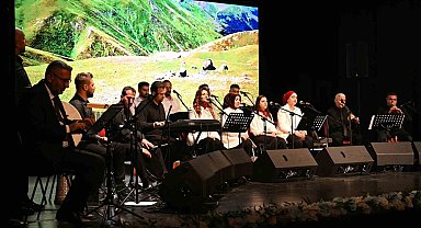 İbrahim Erkal Dadaş Kültür ve Sanat Merkezi'nde "Yayla Türküleri" rüzgarı esti