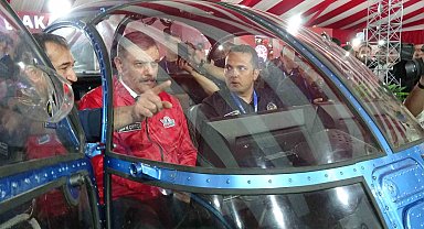 İçişleri Bakanı Çiftçi, Emniyet envanterindeki ilk helikopterin simülatöründe uçuş gerçekleştirdi