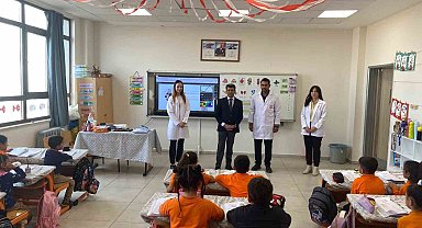 İdil Milli Eğitim Müdürü Arslan, sınıflarda öğrencilerin taleplerini dinledi