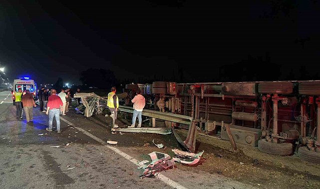 Iğdır'da çimento yüklü tır devrildi: 1 yaralı