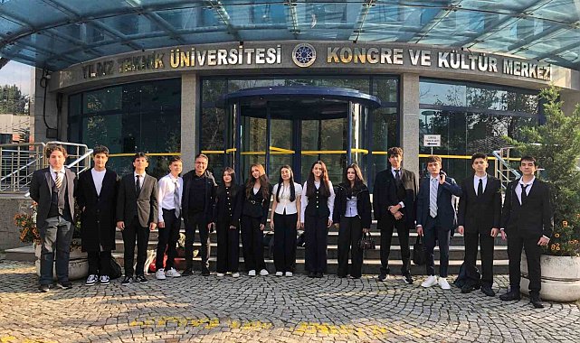 İhlas Koleji öğrencilerinden YTUMUN'da diplomasi başarısı
