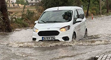 İncirliova'da yağış etkili oldu, yollar göle döndü