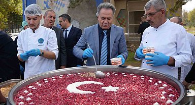 İnönü Üniversitesi'nde dayanışma ve paylaşma ruhu aşureyle buluştu