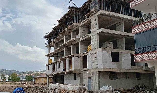 İnşaattan düşen işçi ağır yaralandı