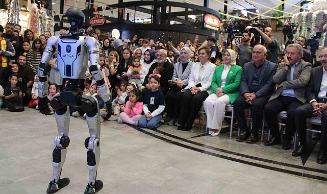 İnsansı robot Mega'ya Kayserililerden yoğun ilgi