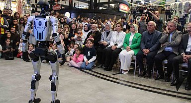 İnsansı robot Mega'ya Kayserililerden yoğun ilgi