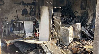 İş yerinde çıkan yangın 3 katlı binaya sıçradı: 2 kişi son anda kurtuldu