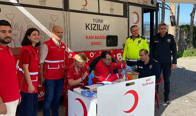 İslahiye'de polislerden Kızılay'a kan bağışı