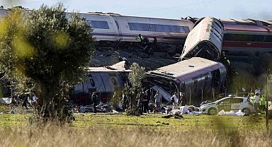 İspanya'da tren kazası: 10 ölü