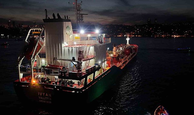 İstanbul Boğazı'nda facianın eşiğinden dönüldü: Kimyasal madde taşıyan tanker kıyıya metreler kala durabildi