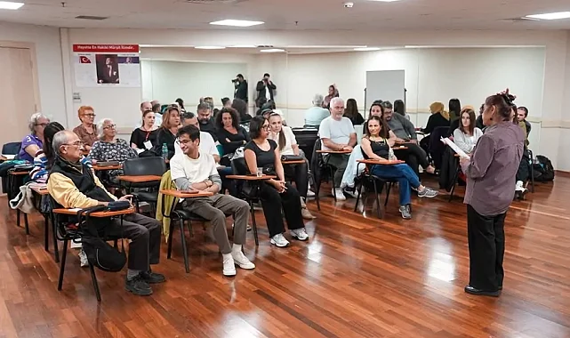 İstanbul Maltepe'de tiyatro sanatının farklı yönleri ele alındı