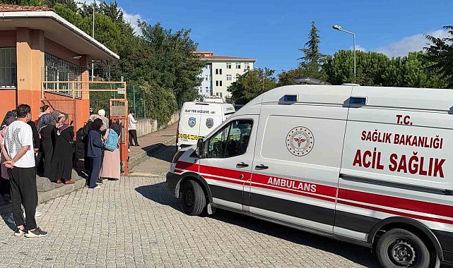İstanbul Valiliği: "Başakşehir'deki ortaokulda öğrenciler arasında çıkan kavgada 5 öğrenci yaralandı"