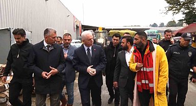 İstanbul Valisi Gül, selden etkilenen Kemerburgaz'da vatandaşları dinledi