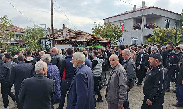 İstanbul'da iş kazasında ölen genç, Samsun'da toprağa verildi