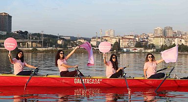 İstanbul'da meme kanserine karşı kürek çektiler