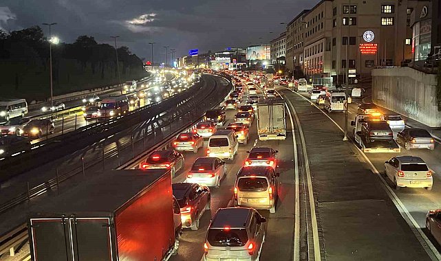 İstanbul'da trafik yoğunluğu yüzde 87'e ulaştı