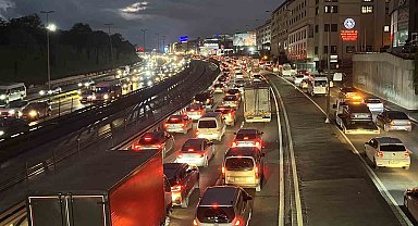 İstanbul'da trafik yoğunluğu yüzde 87'e ulaştı