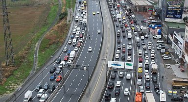 İstanbul'da yoğun trafik oluştu sürücüler ilerlemekte güçlük çekti