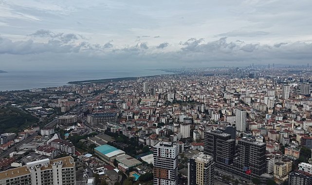 İstanbul'u iki farklı hava etkisi altına aldı: Yağmur bulutları havadan görüntülendi