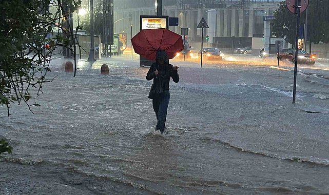 İstanbul'u sağanak vurdu, metrekareye 240 kilogramı aşan yağış düştü