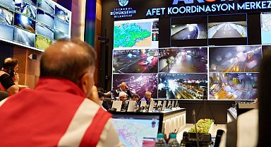 İstanbul'da son yılların en şiddetli yağışlarından biri yaşandı.. Sağanak kabusu: 2 can kaybı