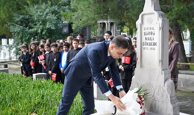İstanbul'un kurtuluşunun 103. yılında Şükrü Naili Gökberk Paşa kabri başında anıldı