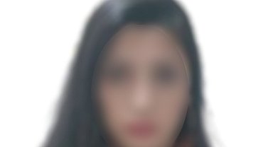 İstiklal Caddesi'nde polis armalı kıyafetle dans eden kadın yakalandı